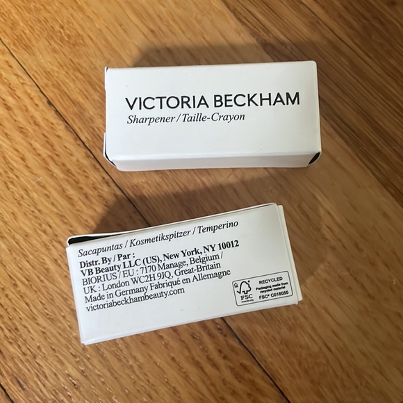 ⭐️ 5 for $20 - 2 Brand New Victoria Beckham Beauty Lip/Eye Liner Sharpeners - Picture 5 of 5